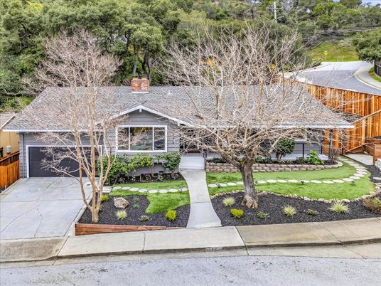 Attached, Exterior, Facade, Ranch