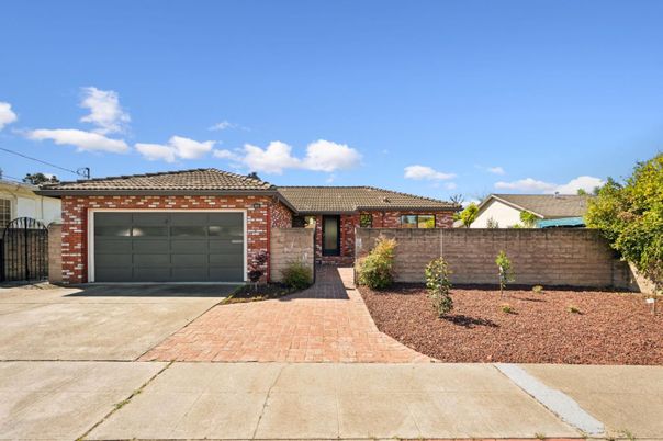 Attached, Exterior, Facade, Brick Facade, Ranch