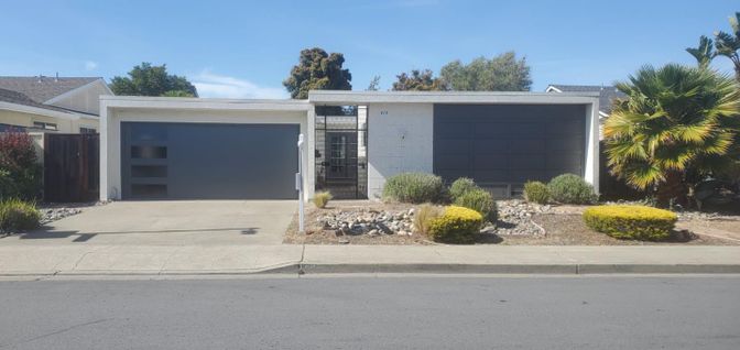 Attached, Exterior, Facade, Modern