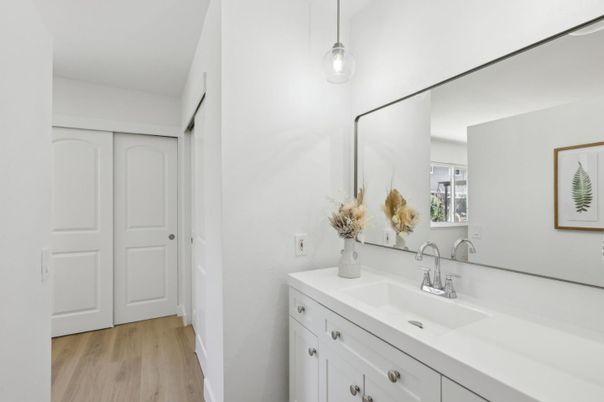 Bathroom, Interior, Pendant Lights, Wood Texture Flooring