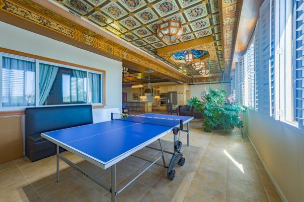 Game Room, Interior