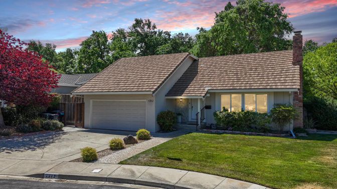 Attached, Exterior, Facade, Ranch