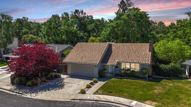 Attached, Exterior, Facade, Ranch