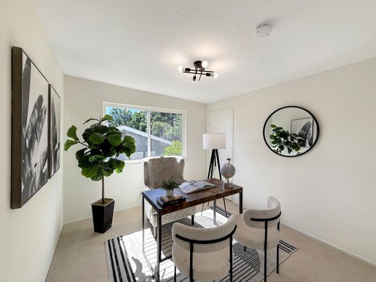 Home Office, Interior