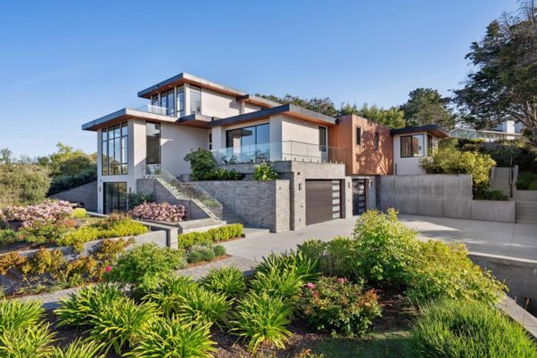 Attached, Backyard, Exterior, Facade, Modern