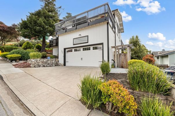 Attached, Exterior, Facade, Modern