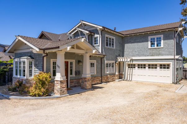 Attached, Exterior, Facade, American Craftsman