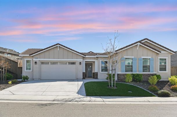 Attached, Exterior, Facade, Ranch