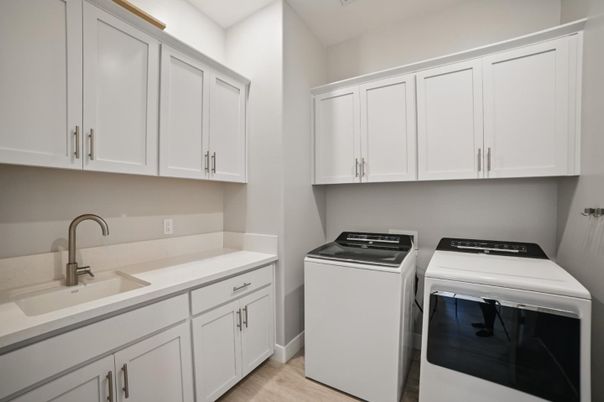 Interior, Washer, Wood Texture Flooring