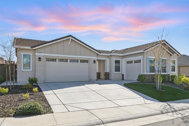 Attached, Exterior, Facade, Ranch