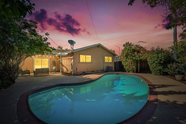 Exterior, Pool
