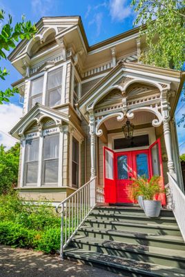 Exterior, Facade, Queen Anne Victorian