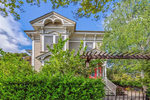 Exterior, Facade, Queen Anne Victorian