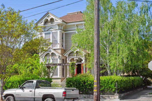 Exterior, Facade, Queen Anne Victorian