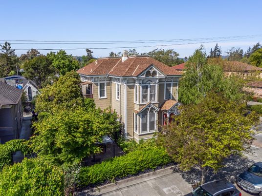 Exterior, Facade, Queen Anne Victorian