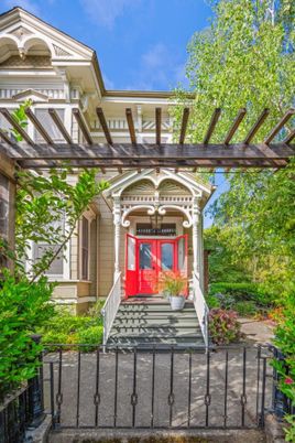 Exterior, Facade, Queen Anne Victorian
