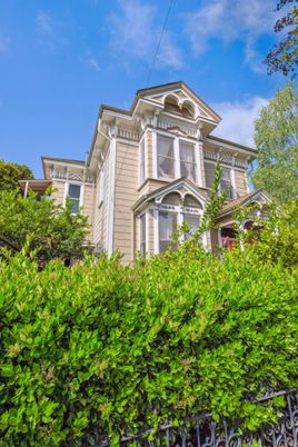 Exterior, Facade, Queen Anne Victorian