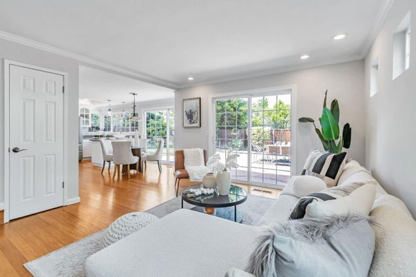 Dining room, Interior, Living room, Pendant Lights, Recessed Lighting, Wood Texture Flooring