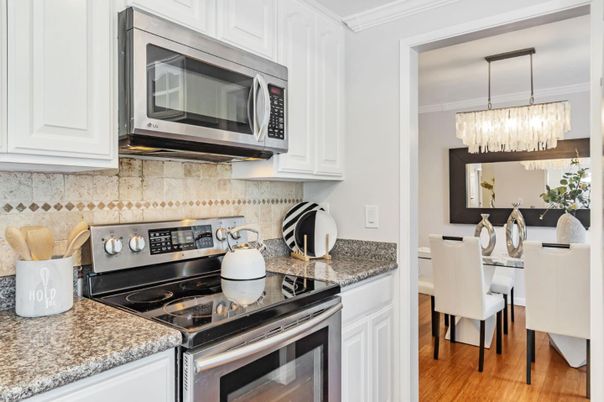 Chandelier, Dining room, Interior, Kitchen, Stainless Steel Appliances, Wood Texture Flooring