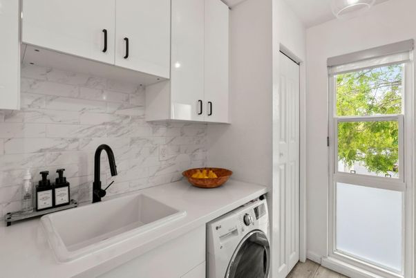 Interior, Marble Walls, Washer