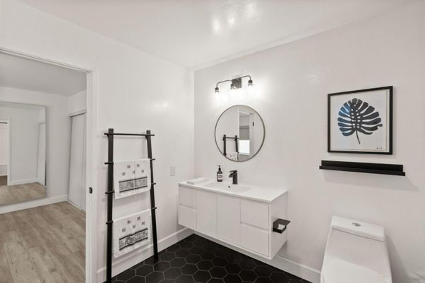 Bathroom, Dual Sink Vanities, Interior, Wood Texture Flooring