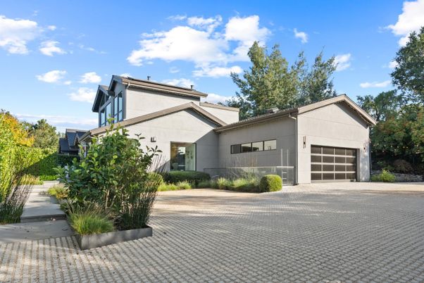 Attached, Exterior, Facade, Modern