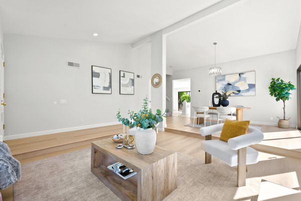 Chandelier, Dining room, Interior, Pendant Lights, Recessed Lighting, Wood Texture Flooring