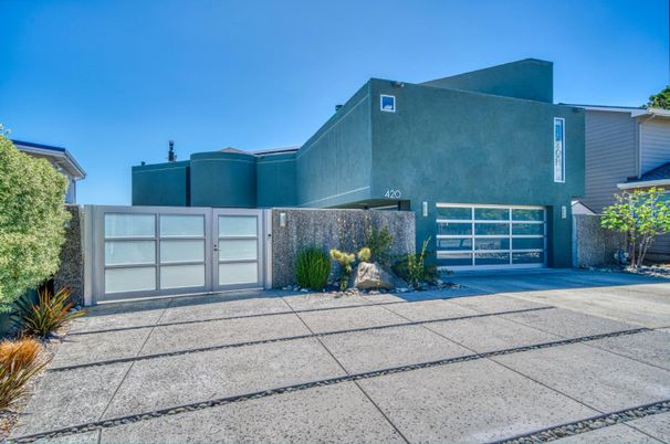 Attached, Exterior, Facade, Modern