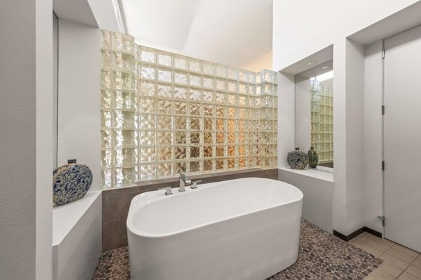Bathroom, Free Standing Baths, Interior