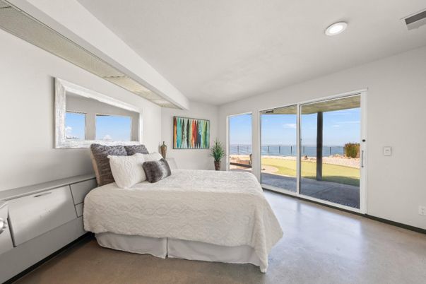 Bedroom, Interior, Recessed Lighting, Water