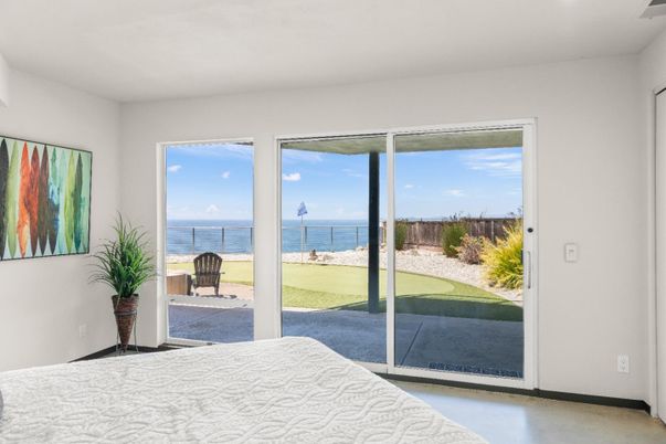 Bedroom, Interior, Water