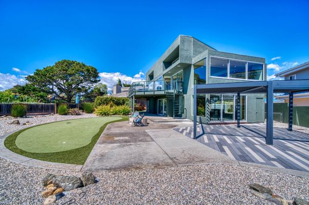 Backyard, Exterior, Facade, Modern