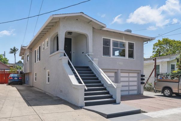 Attached, Exterior, Facade, None