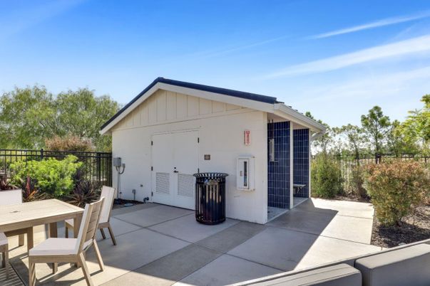 Detached Garage, Exterior