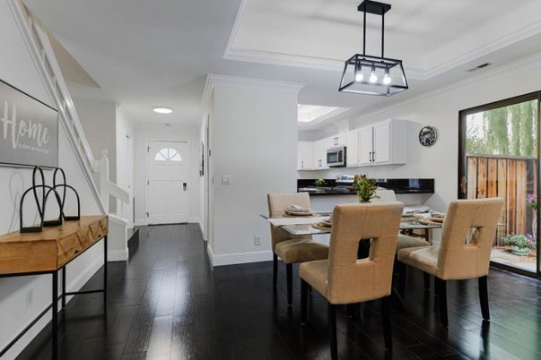 Dining room, Interior, Kitchen, Pendant Lights, Recessed Lighting, Wood Texture Flooring