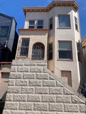 Exterior, Facade, Rowhouse