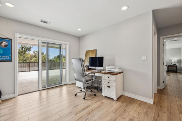Home Office, Interior, Recessed Lighting, Wood Texture Flooring