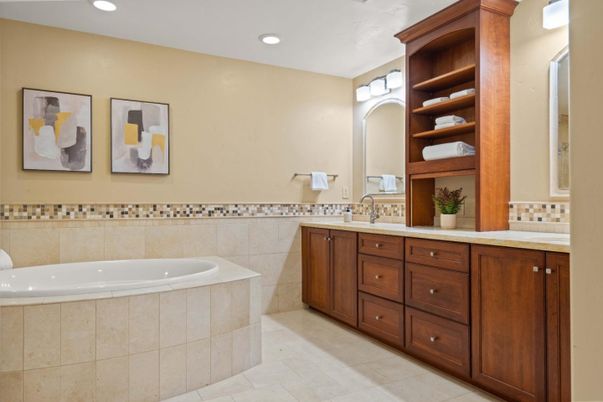 Bathroom, Dual Sink Vanities, Interior, Recessed Lighting
