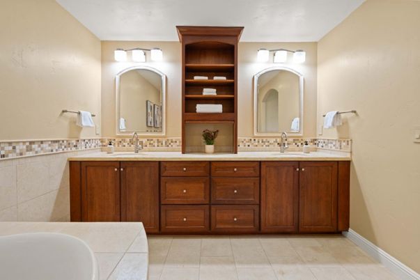 Bathroom, Dual Sink Vanities, Interior