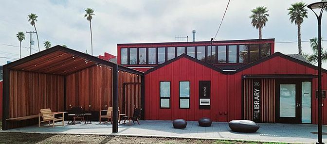 Exterior, Facade, Modern