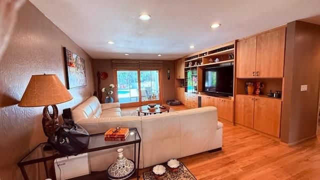 Interior, Living room, Recessed Lighting, Wood Texture Flooring