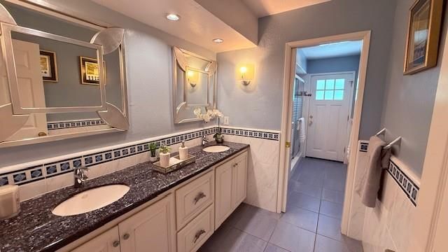 Bathroom, Dual Sink Vanities, Interior, Recessed Lighting, Washer