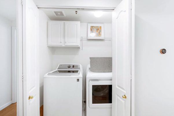 Interior, Utility Closets, Washer, Wood Texture Flooring