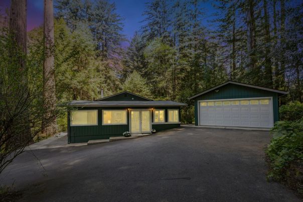 Detached Garage, Exterior