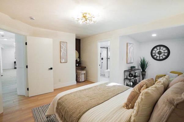 Bathroom, Bedroom, Interior, Recessed Lighting, Wood Texture Flooring