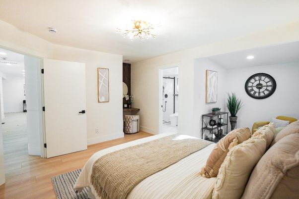 Bathroom, Bedroom, Interior, Recessed Lighting, Wood Texture Flooring