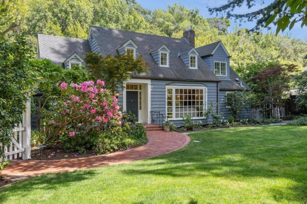 Exterior, Facade, Cape Cod