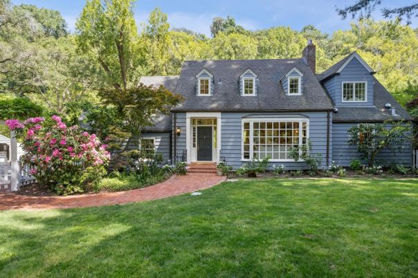 Exterior, Facade, Cape Cod