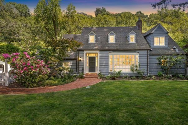 Exterior, Facade, Cape Cod