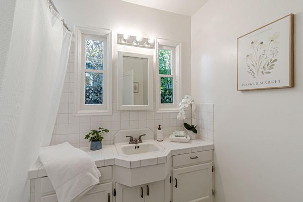 Bathroom, Interior, Tile Countertops